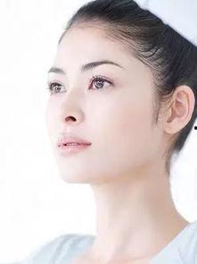 娱乐圈权威化妆师,揭秘娱乐界权威化妆师的魔法之手